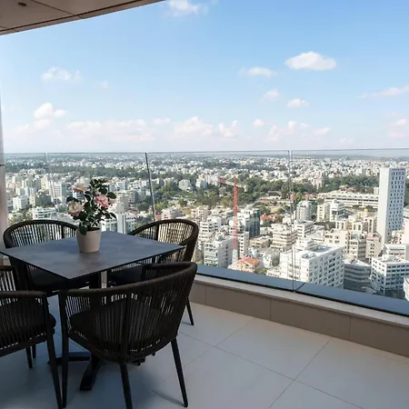 Center 2br Flat, 26th Floor View, Pool & Gym *